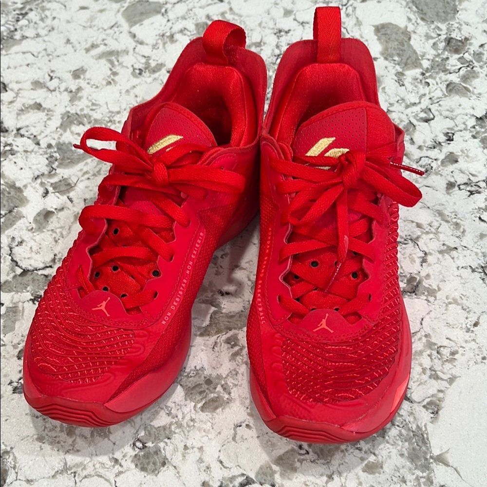 Red Luca Doncic Basketball Shoes 6Y
